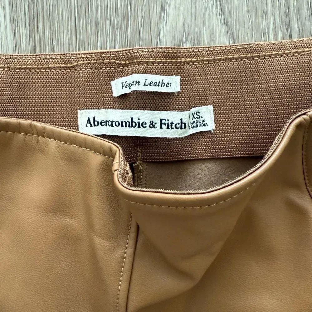 Abercrombie & Fitch Vegan Leather Leggings - Picture 7 of 10